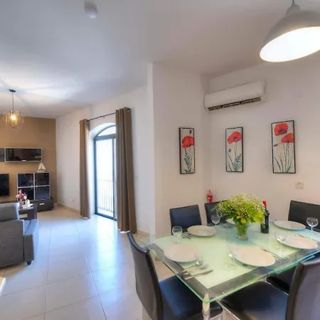 St Julians Lovely 3 Bedrooms By Homely Apartament