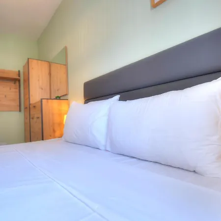 St Julians Lovely 3 Bedrooms By Homely *