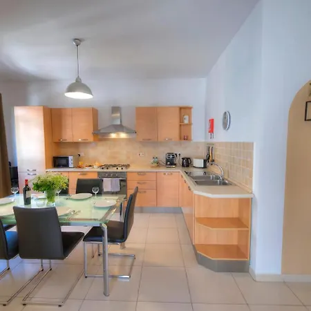 Apartman St Julians Lovely 3 Bedrooms By Homely San Ġiljan