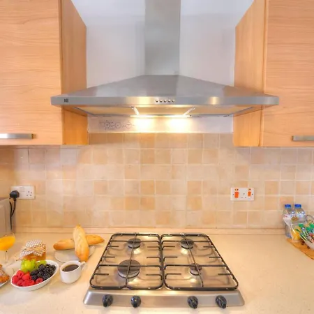St Julians Lovely 3 Bedrooms By Homely 公寓